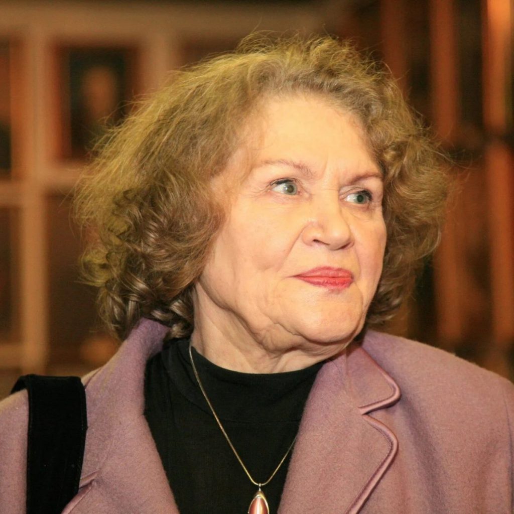 Ліна Костенко Біографія: Життя, Творчість та Вплив