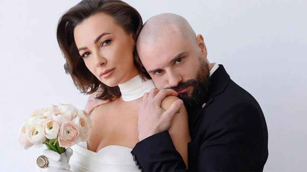 Колишня Дружина Розового: Життя, Кар’єра та Особистість