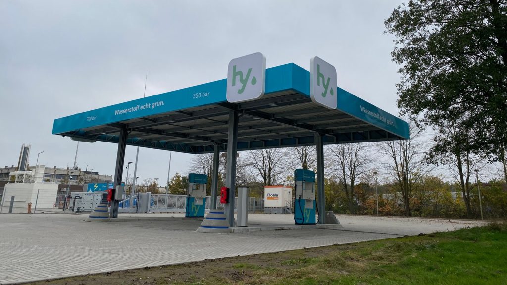 Вага Усик: биография, карьера и личная жизнь известного боксера