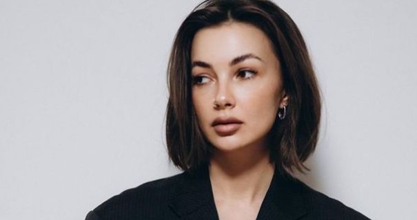 Колишня Дружина Розового: Життя, Кар’єра та Особистість