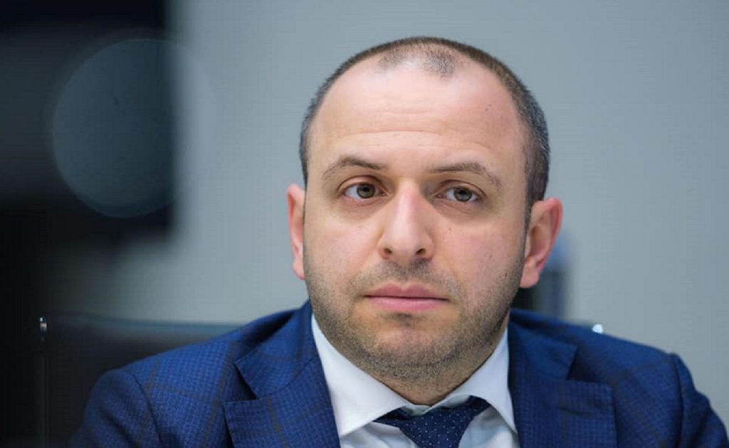 Рустем Умеров Жена Фото: подробности личной жизни и карьеры